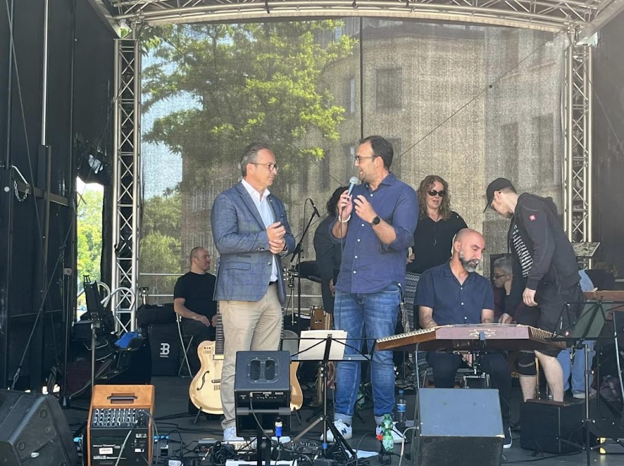 José Narciandi Bühnenmoderation Fest der Kulturen